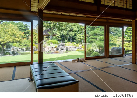 豪邸 伊藤伝衛門邸の夏の庭園 (福岡県) 豪邸 伊藤伝衛門邸の夏の庭園 (福岡県) 119361865