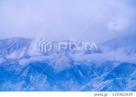 【冬素材】冬の松本平と雲のかかった北アルプス【長野県】 【冬素材】冬の松本平と雲のかかった北アルプス【長野県】 119362839