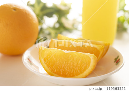 ネーブルオレンジとジュース 119363321
