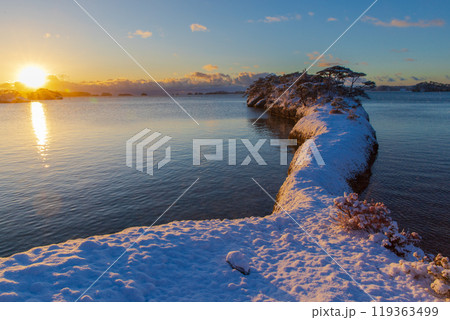 朝の雪景色の松島 朝の雪景色の松島 119363499