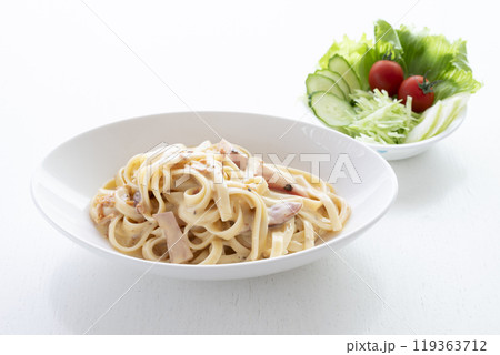 美味しそうなカルボナーラ 119363712