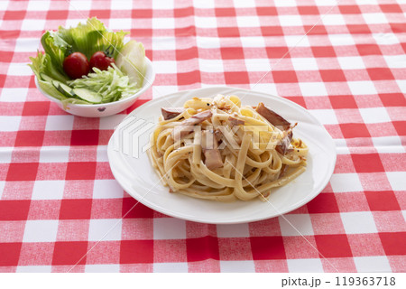 美味しそうなカルボナーラ 119363718
