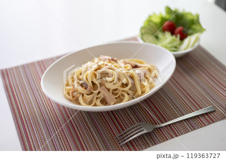美味しそうなカルボナーラ 119363727