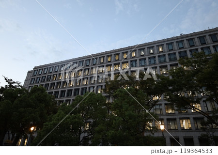 大阪、中の島、中ノ島、土佐堀川、堂島川、大阪市役所、淀屋橋ツインビル工事、中ノ島界隈を歩く、黄昏 119364533