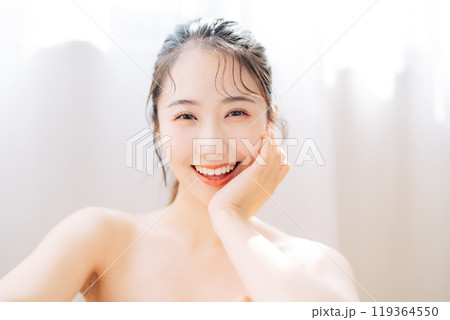 若い女性のビューティーイメージ 119364550