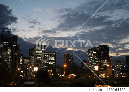 大阪、中の島、中ノ島、土佐堀川、堂島川、大阪市役所、淀屋橋ツインビル工事、中ノ島界隈を歩く、黄昏 119364553