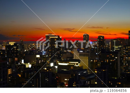 大阪、黄昏時の大阪、夕焼けの大阪、マジックアワー大阪、大阪中央区、オオサカ、大阪湾に沈む夕日 大阪、黄昏時の大阪、夕焼けの大阪、マジックアワー大阪、大阪中央区、オオサカ、大阪湾に沈む夕日 119364856