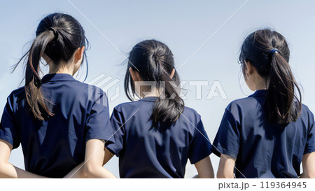3人のポニーテールの女性の後姿,generative ai_ワイド 119364945