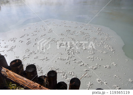 ニセコ湯本温泉・大湯沼（蘭越町） 119365119
