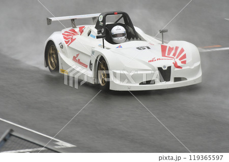 VITAレーシングカー雨の中を激走中 VITAレーシングカー雨の中を激走中 119365597