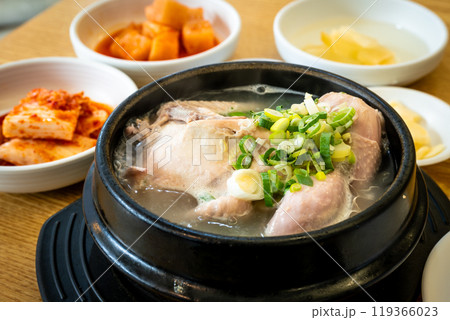 参鶏湯　サムゲタン 119366023