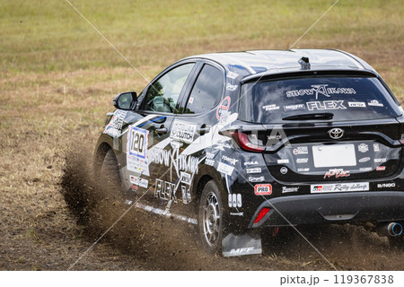 自動車レースラリーカーSSのタイムアタック 119367838