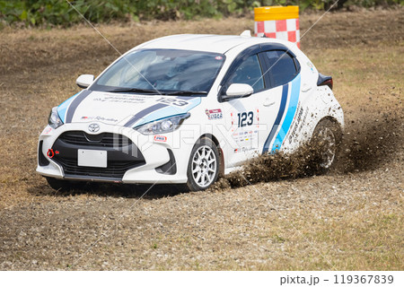 自動車レースラリーカーSSのタイムアタック 119367839