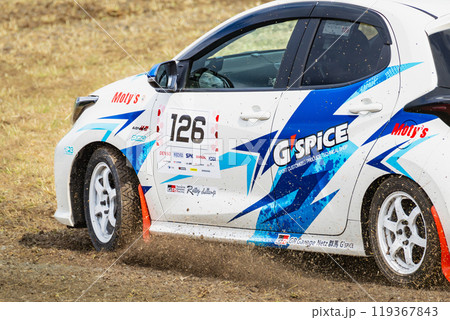 自動車レースラリーカーSSのタイムアタック 119367843