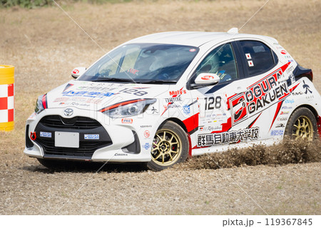 自動車レースラリーカーSSのタイムアタック 自動車レースラリーカーSSのタイムアタック 119367845