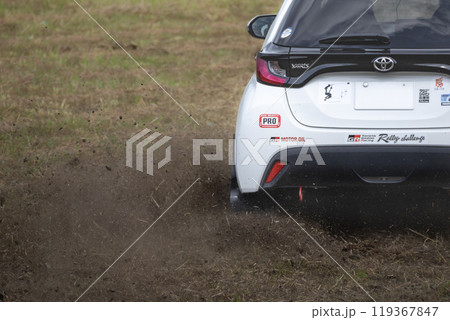 自動車レースラリーカーSSのタイムアタック 119367847