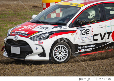 自動車レースラリーカーSSのタイムアタック 119367850