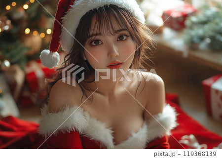 リアルなサンタコスの日本人女性:クリスマスの冬景色に映える全身イラスト リアルなサンタコスの日本人女性:クリスマスの冬景色に映える全身イラスト 119368139