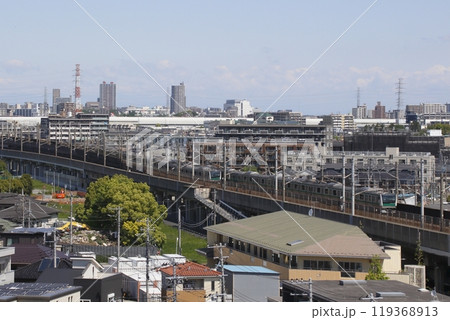 戸田市内を行く埼京線E233系電車 戸田市内を行く埼京線E233系電車 119368913