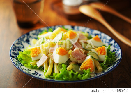 ゆで卵とハムのマカロニサラダ 119369542