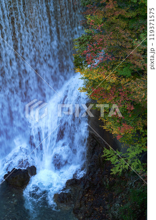 紅葉の名所八幡平の渓流 紅葉の名所八幡平の渓流 119371575