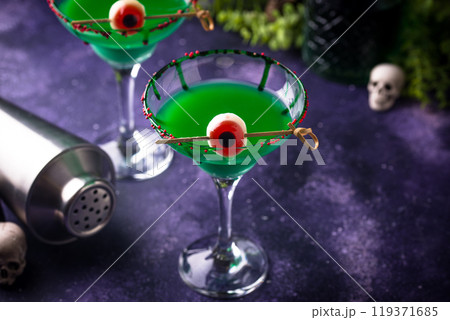 Eerie green halloween cocktail with eyeballs 119371685