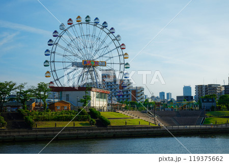 夕暮れのあらかわ遊園　観覧車　梅雨の合間 119375662