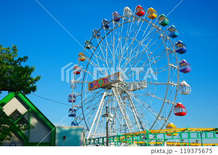 あらかわ遊園　観覧車　クローズアップ　夕暮れ 119375675