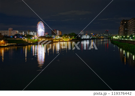 あらかわ遊園の観覧車と隅田川に映える景観　夜景　ライトアップ 119376442