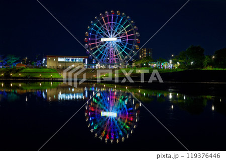 あらかわ遊園の観覧車と隅田川に映える景観　夜景　ライトアップ 119376446