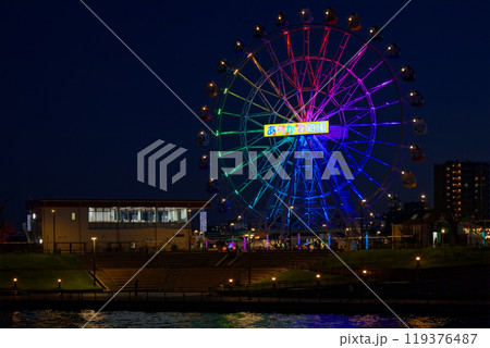 あらかわ遊園の観覧車と隅田川に映える景観　夜景　ライトアップ 119376487