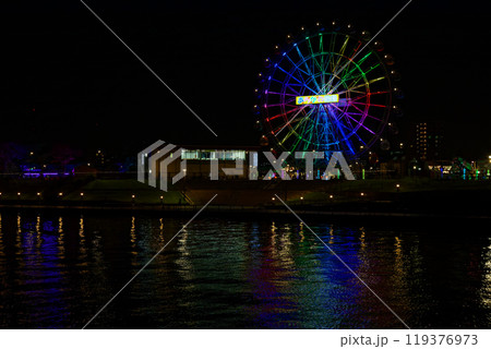 あらかわ遊園の観覧車と隅田川に映える景観 夜景 ライトアップ あらかわ遊園の観覧車と隅田川に映える景観 夜景 ライトアップ 119376973