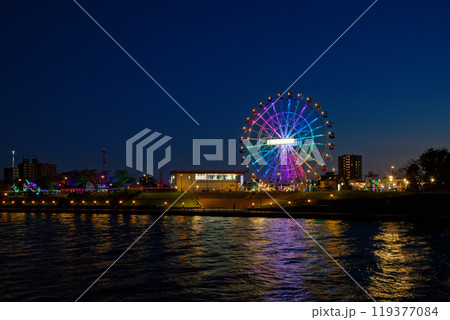あらかわ遊園の観覧車と隅田川に映える景観 夜景 ライトアップ あらかわ遊園の観覧車と隅田川に映える景観 夜景 ライトアップ 119377084