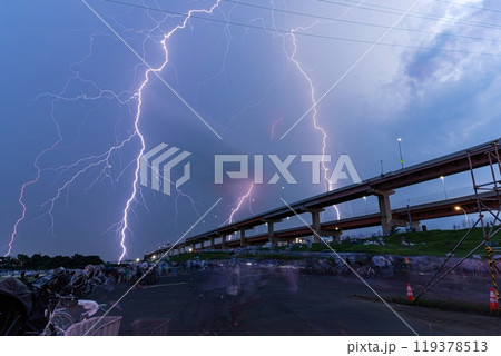 ゲリラ豪雨 119378513