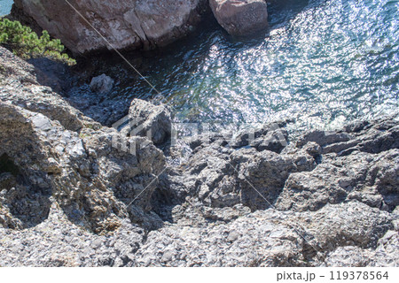 大分県姫島の地表に露呈する黒曜石の断崖 119378564