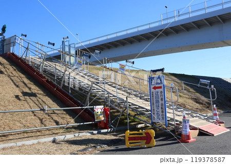 江戸川放水路河川敷の工事現場 江戸川放水路河川敷の工事現場 119378587