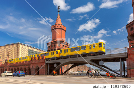 Oberbaum Bridge with U-Bahn Train, Berlin, Germany 119378699