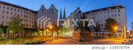 Old historical quarter Nikolaiviertel at Dawn, Berlin, Germany 119378704