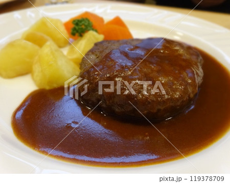 熊本空港のレストランで食べるハンバーグ 熊本空港のレストランで食べるハンバーグ 119378709