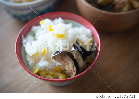とうもろこしご飯と、茄子の浅漬け 119378711