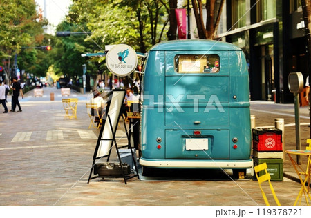 丸の内仲通りのキッチンカー 119378721