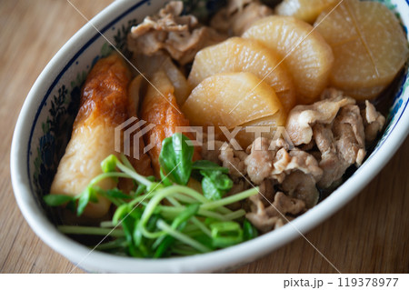 豚肉、大根、竹輪の煮物 〜豆苗添え〜 119378977