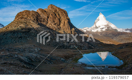 リッフェルゼーに映る逆さマッターホルン　スイス　ツェルマット 119379057