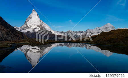 リッフェルゼーに映る逆さマッターホルン スイス ツェルマット リッフェルゼーに映る逆さマッターホルン スイス ツェルマット 119379061