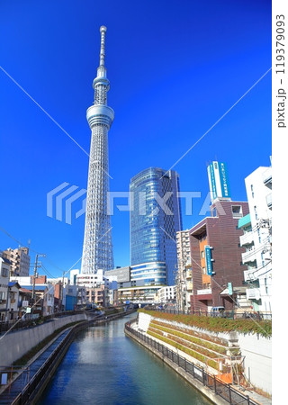 【東京都】快晴の東京スカイツリーとイーストタワー（東京ソラマチ） 119379093