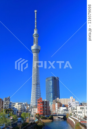 【東京都】快晴の東京スカイツリーとイーストタワー(東京ソラマチ) 【東京都】快晴の東京スカイツリーとイーストタワー(東京ソラマチ) 119379098