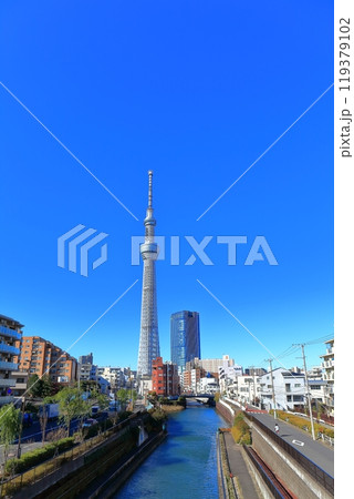 【東京都】快晴の東京スカイツリーとイーストタワー（東京ソラマチ） 119379102