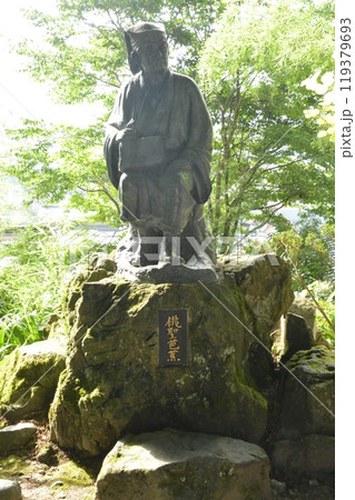 松尾芭蕉の像(立石寺(山寺) 境内/山形県山形市山寺) 松尾芭蕉の像(立石寺(山寺) 境内/山形県山形市山寺) 119379693