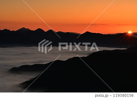 丹波高見城跡からの雲海 119380156