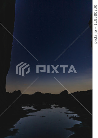 仏ヶ浦に浮かぶ紫金山・アトラス彗星 119380230